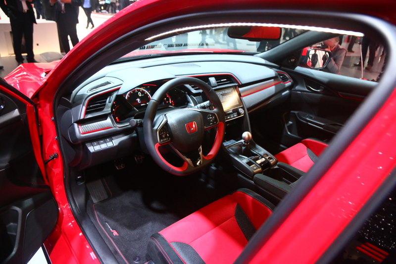 Illustration for article titled The 2018 Honda Civic Type R Is Ridiculous In All The Right Ways